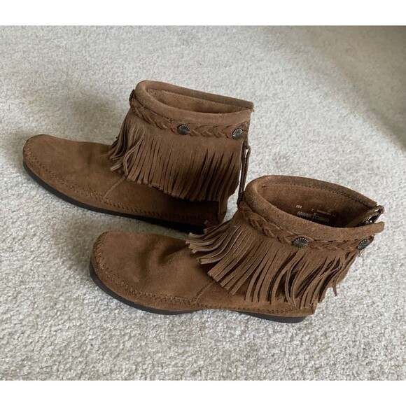 MINNETONKA Moccasins Ankle High Top Fringe Boots Brown Suede Size 7 Back Zip - Picture 11 of 11